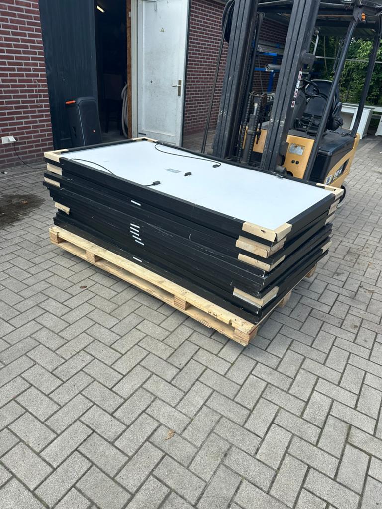 17 jinko zonnepanelen 380wp, Ophalen, Zo goed als nieuw