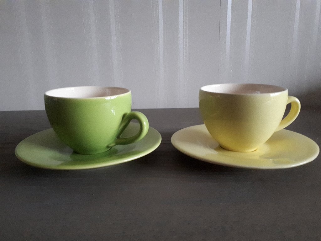 6 st. kop en schotel lichtgroen en geel, Ophalen, Zo goed als nieuw, Modern, Kop(pen) en/of Schotel(s)