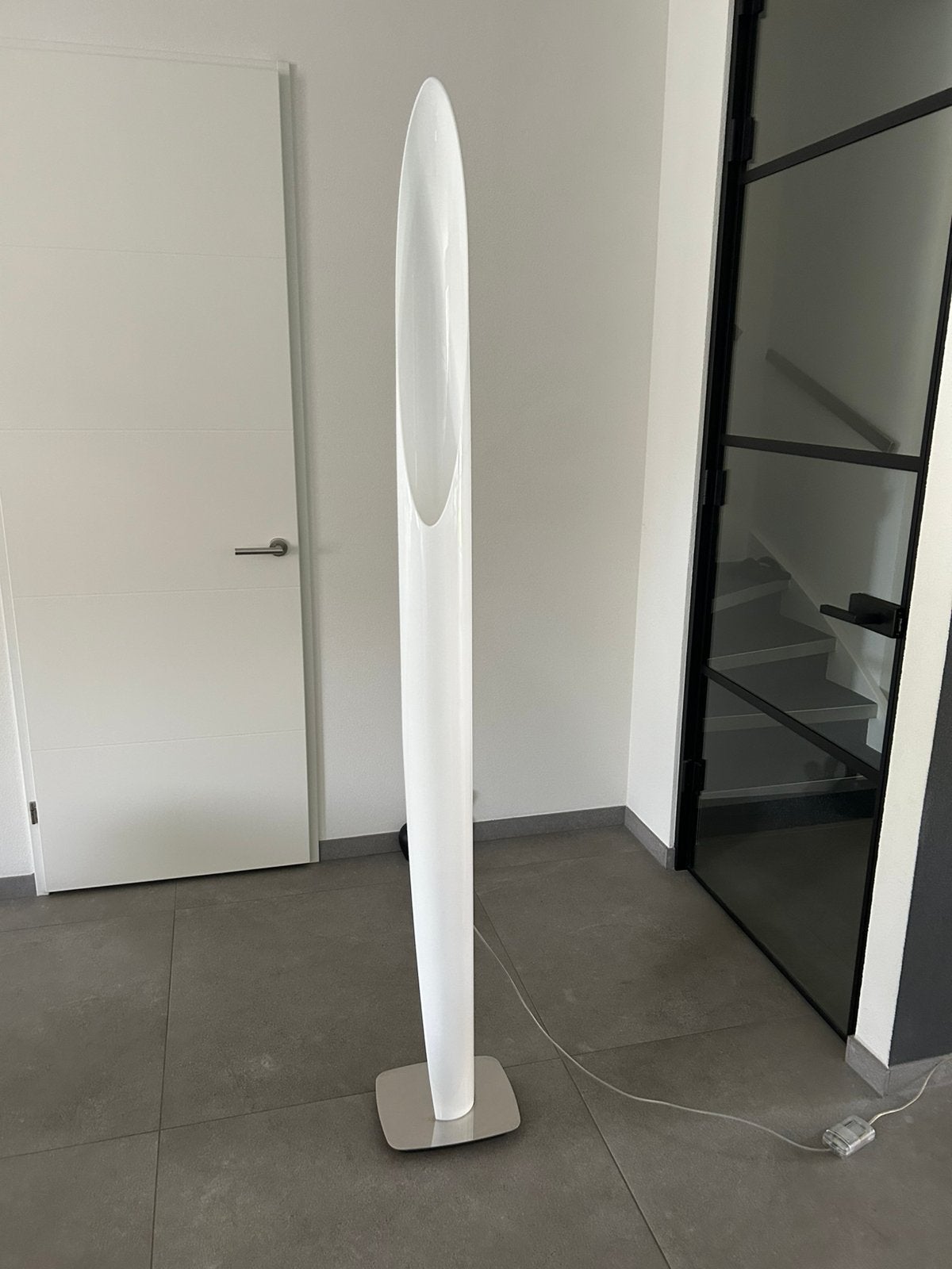 Kundalini shakto design witte dimbare vloerlamp, Huis en Inrichting, Lampen | Vloerlampen, Ophalen, Zo goed als nieuw