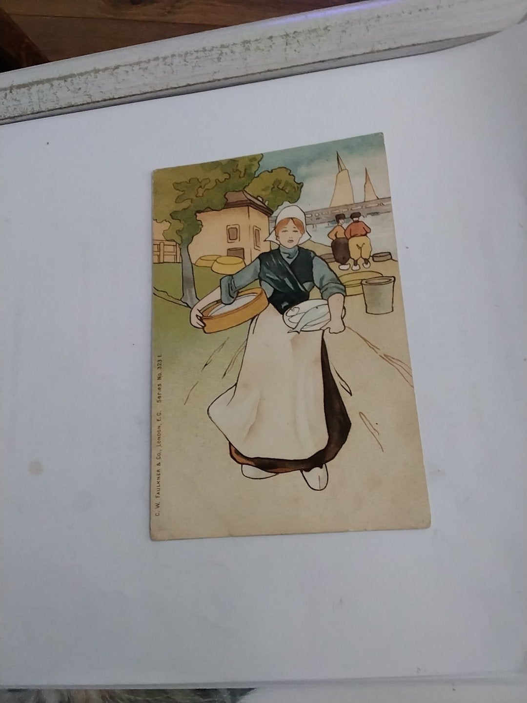 Oude Hollandse Ansichtkaart - Vrouw in Klederdracht, Verzamelen, Ansichtkaarten | Themakaarten, Ophalen of Verzenden, Voor 1920