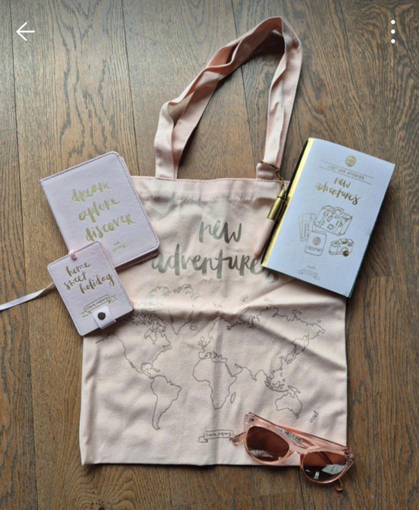 Roze/gouden canvas tas met reis accessoires, cadeau, label, 40 tot 60 cm, 30 cm of meer, Nieuw, Ophalen of Verzenden