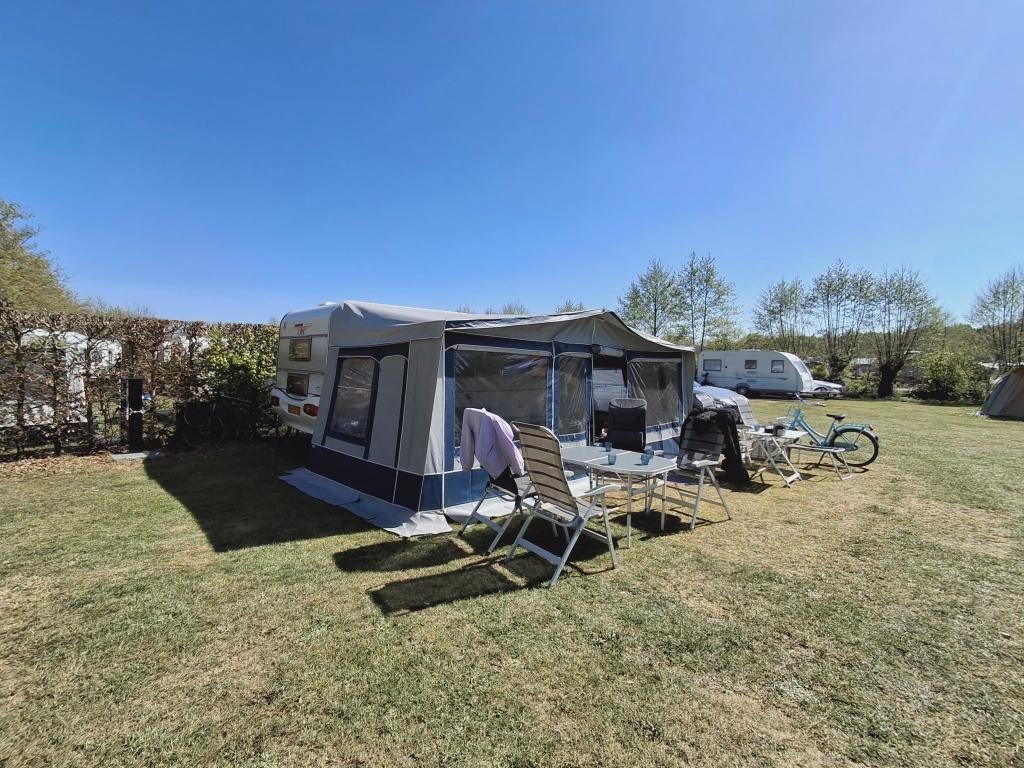 Caravan met stapelbed en vast bed te huur SEPTEMBER KORTING