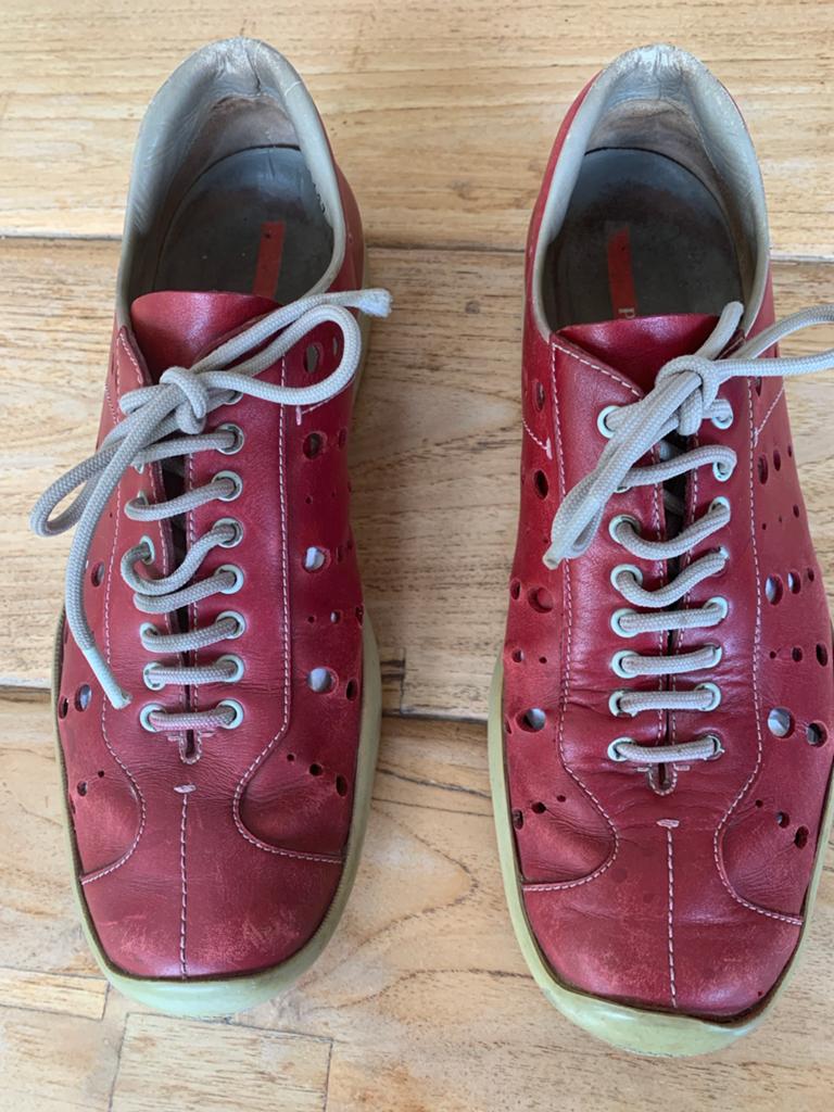 Prada rode geperforeerde sneakers, maat 39, Ophalen of Verzenden, Gedragen, Rood, Sneakers of Gympen