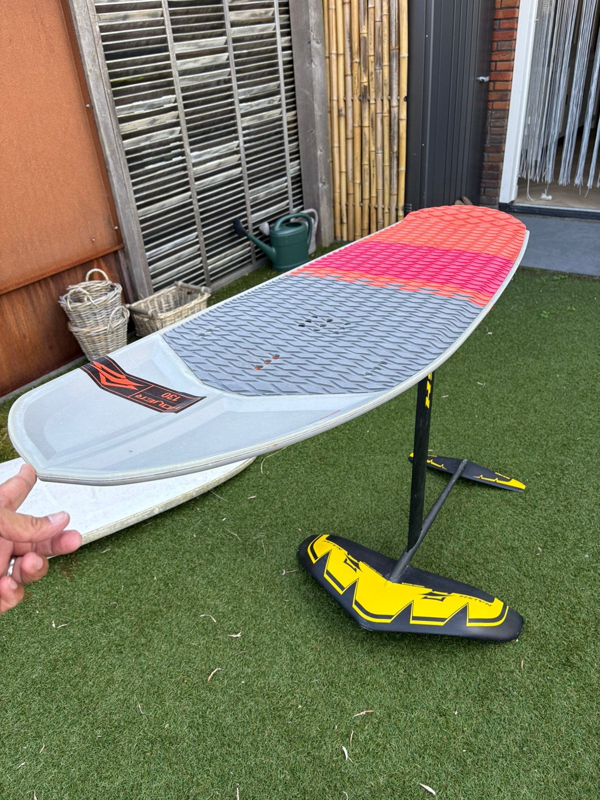 Naish Hover 130 Foilboard, Thrust Foil 85 mast Direct varen, Ophalen, Gebruikt, Kiteboard, Foil