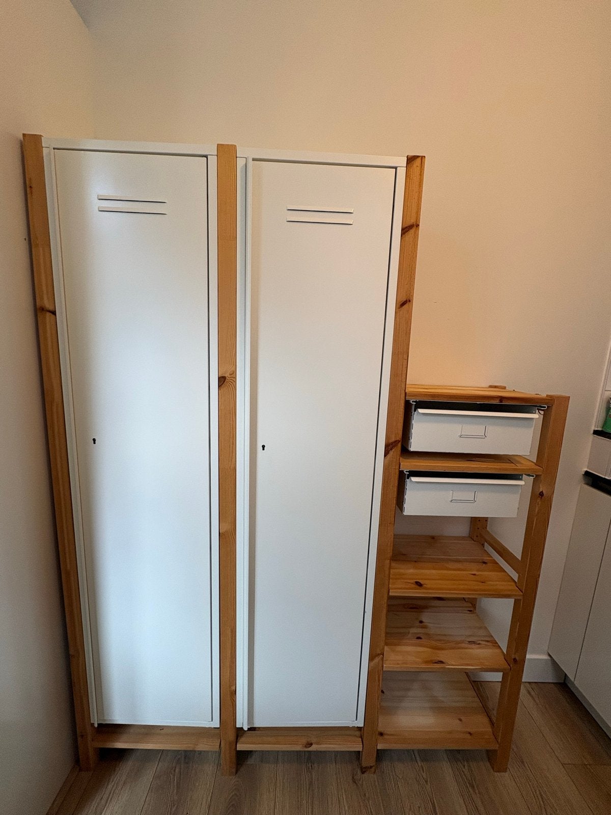 Ikea kast wit en grenen hout - veel opbergruimte, Ophalen, Zo goed als nieuw