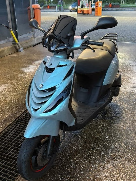 Piaggo zip I-get 50cc 4takt, Fietsen en Brommers, Ophalen, Zip, Zo goed als nieuw, Benzine