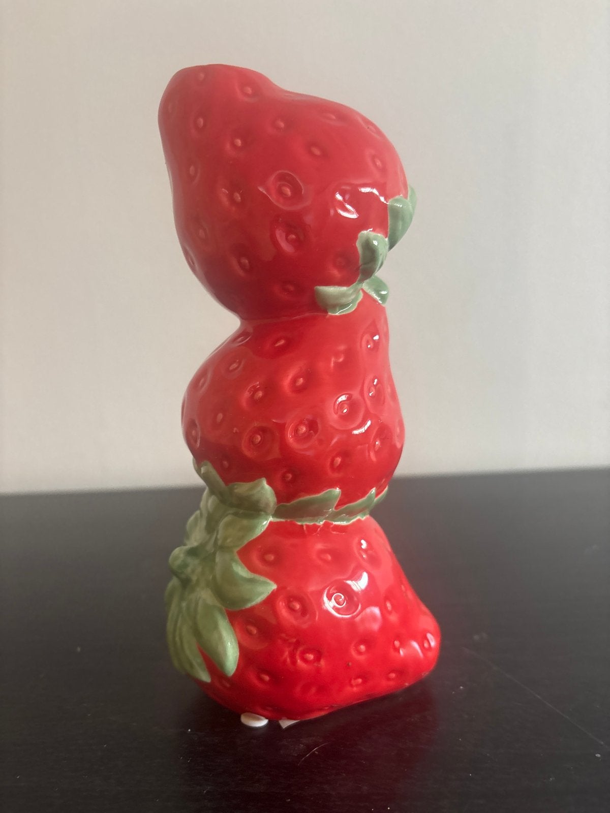 Aardbeien vaasje 19cm hoog, Gebruikt, Met patroon/structuur, Ophalen of Verzenden, Steen/keramiek