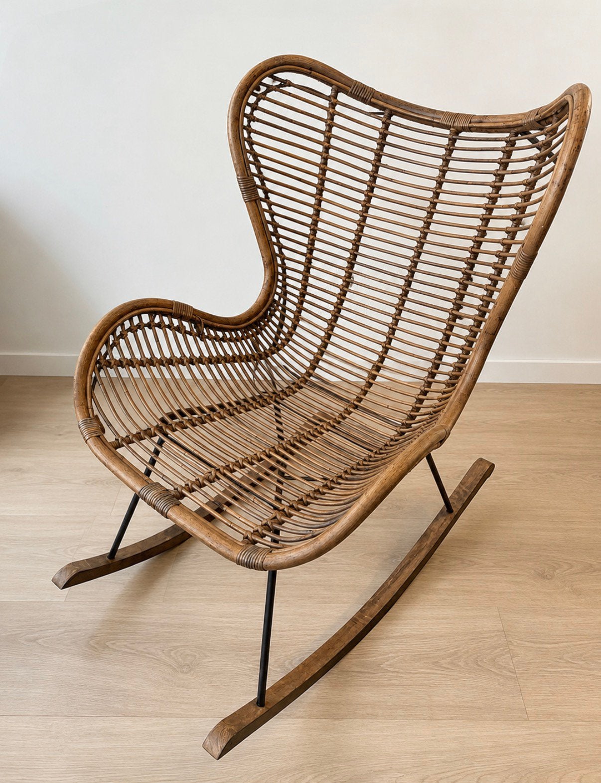 Rotan schommelstoel – echte eyecatcher, Ophalen, Zo goed als nieuw, Stoel(en)