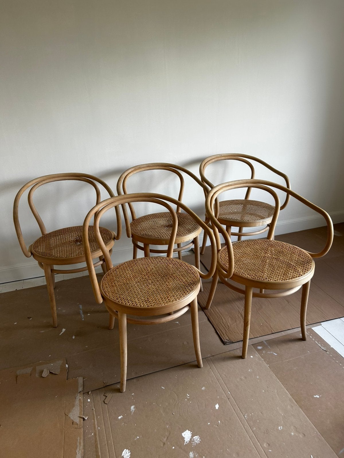 Stoelen Thonet - TON, Huis en Inrichting, Stoelen, Ophalen, Zo goed als nieuw, Bruin