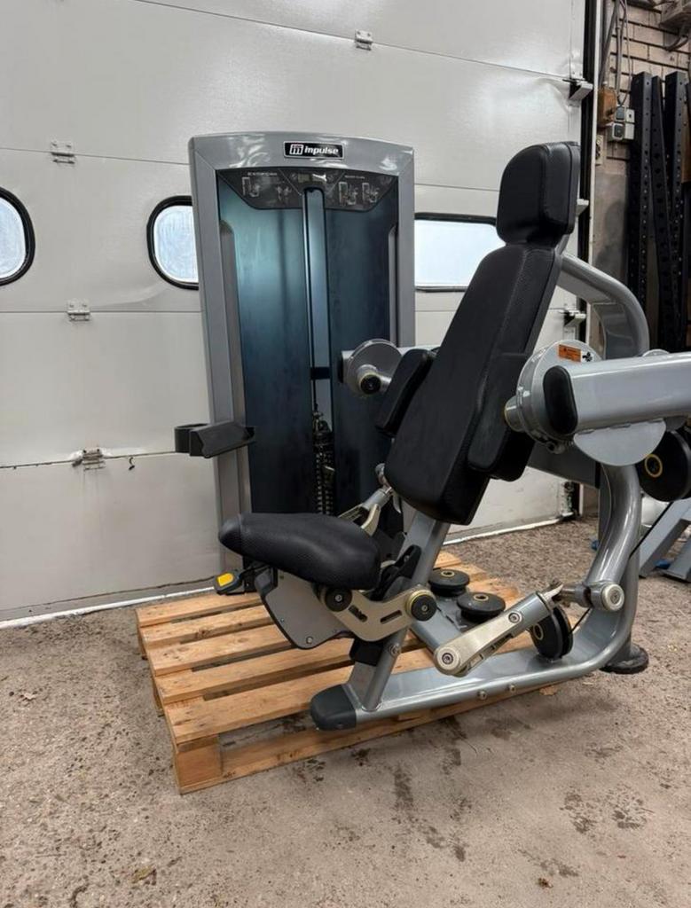 Impulse Exoform Bicep curl / biceps machine / bizeps / bizep
