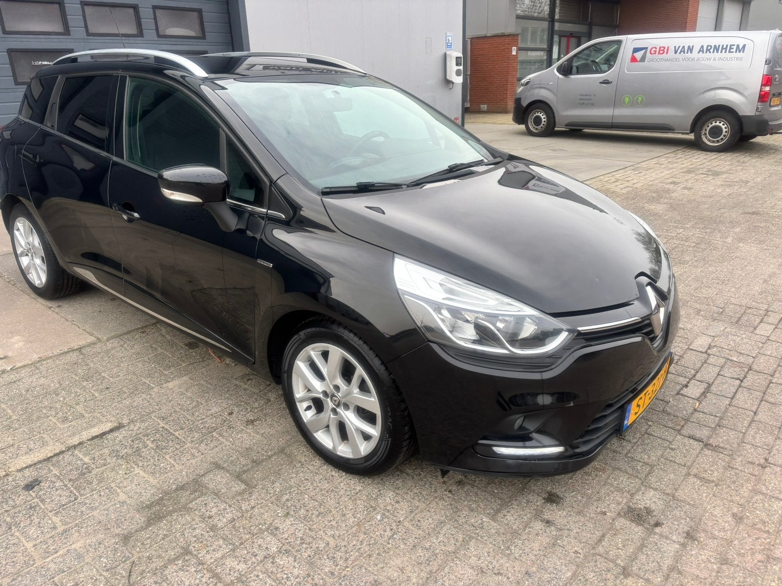 Renault Clio Energy dCi 90pk Eco2 S&S 2018 Zwart, Auto's, Stof, 625 kg, 4 cilinders, Zwart