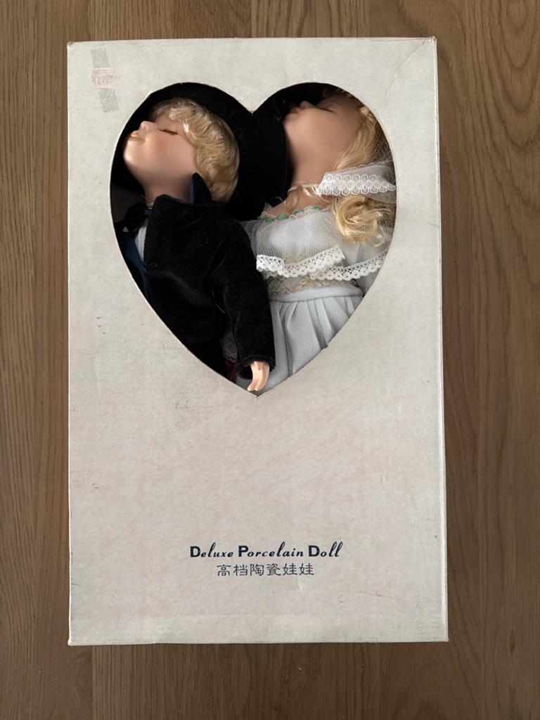 Romantisch Bruidspaar - Luxe Porseleinen Poppen Set (38cm), Verzamelen, Poppen, Ophalen of Verzenden, Zo goed als nieuw, Pop