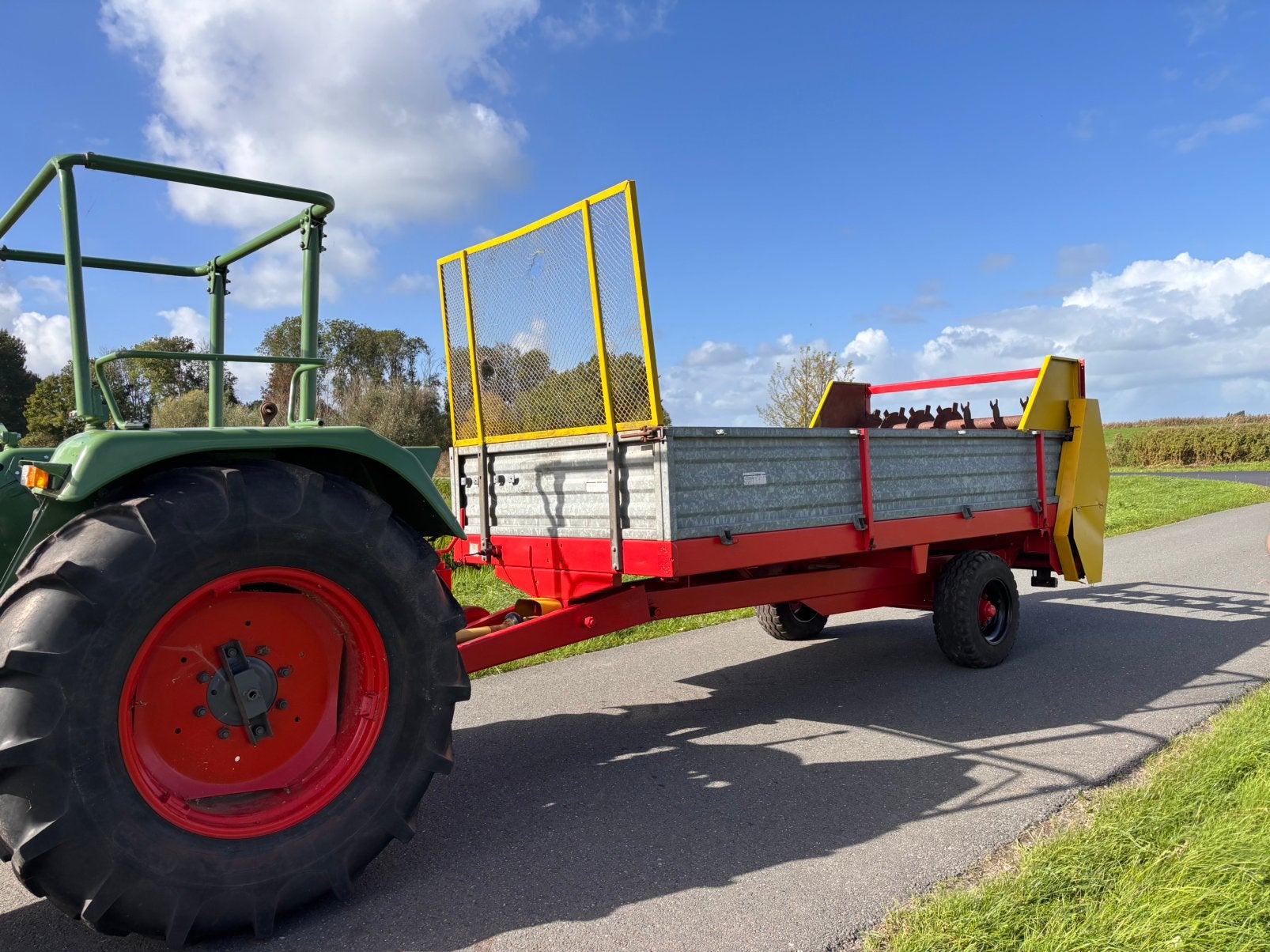 Nette mestwagen mestverspreider, Ophalen, Gewasbescherming en Bemesting