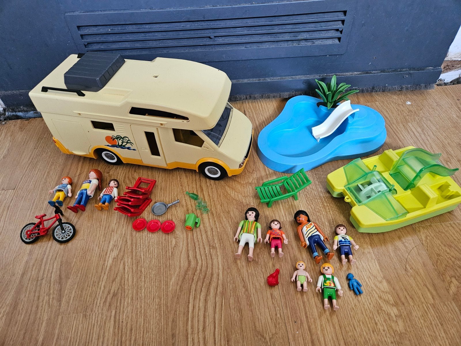 Playmobil Summer Fun Camper met zwembad en waterfiets, Ophalen of Verzenden, Gebruikt