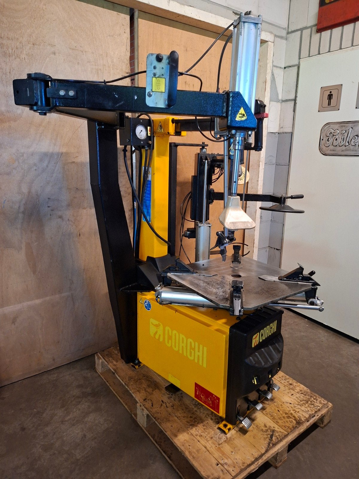 banden apparaat Corghi a2025 LL hulparm machine, Ophalen