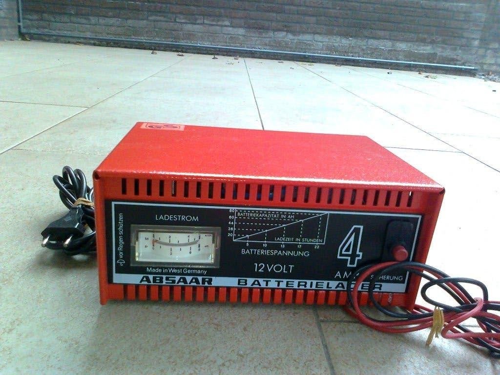 AccuLader 12Volt 4 Ampere, Ophalen of Verzenden, Gebruikt