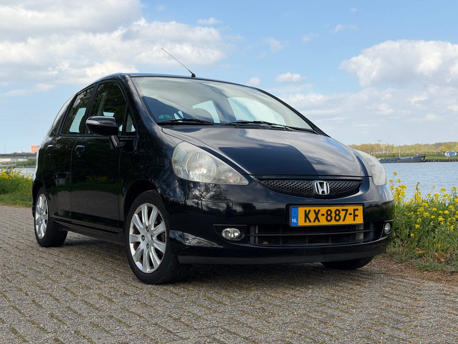 Honda Jazz uit 2006, 227000km, Zwart met trekhaak, Auto's, 83 pk, 40 €/maand, Zwart, Particulier