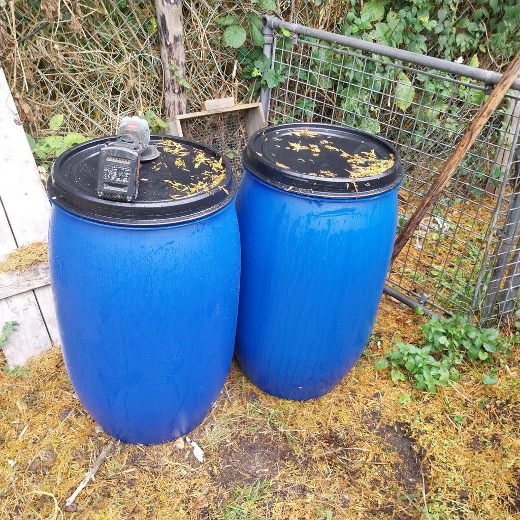 Voertonnen 2 x, Dieren en Toebehoren, Ophalen, Vee
