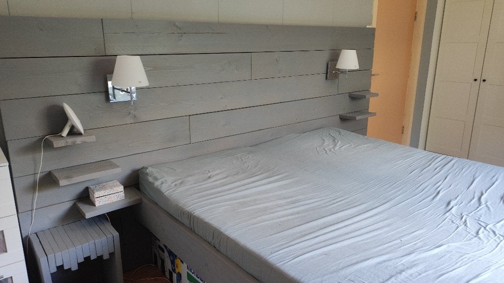 Steigerhouten bed met ingebouwde stopcontacten en lampen, Ophalen, Gebruikt, Steigerhout, Tweepersoons