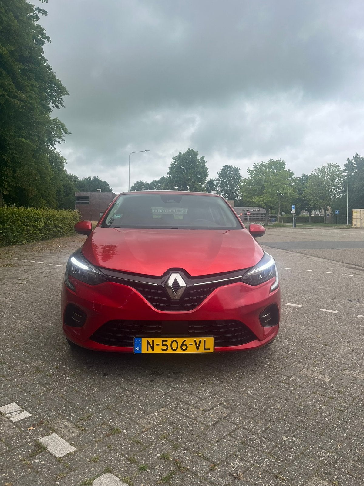 Renault Clio 1.0 TCe 100pk Bi-fuel 2021 Rood LPG G3, Auto's, Voorwielaandrijving, 4 cilinders, 49 €/maand, Handgeschakeld