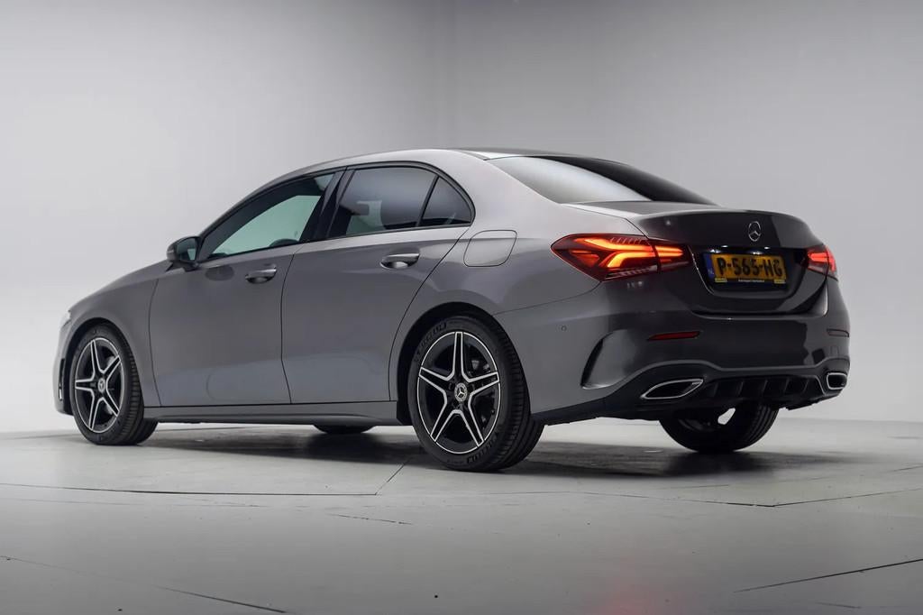 Mercedes-Benz A-Klasse 180 AMG Line Night Pack Aut. [ Sfeerv, Auto's, Automaat, 136 pk, Lichtsensor, 4 cilinders