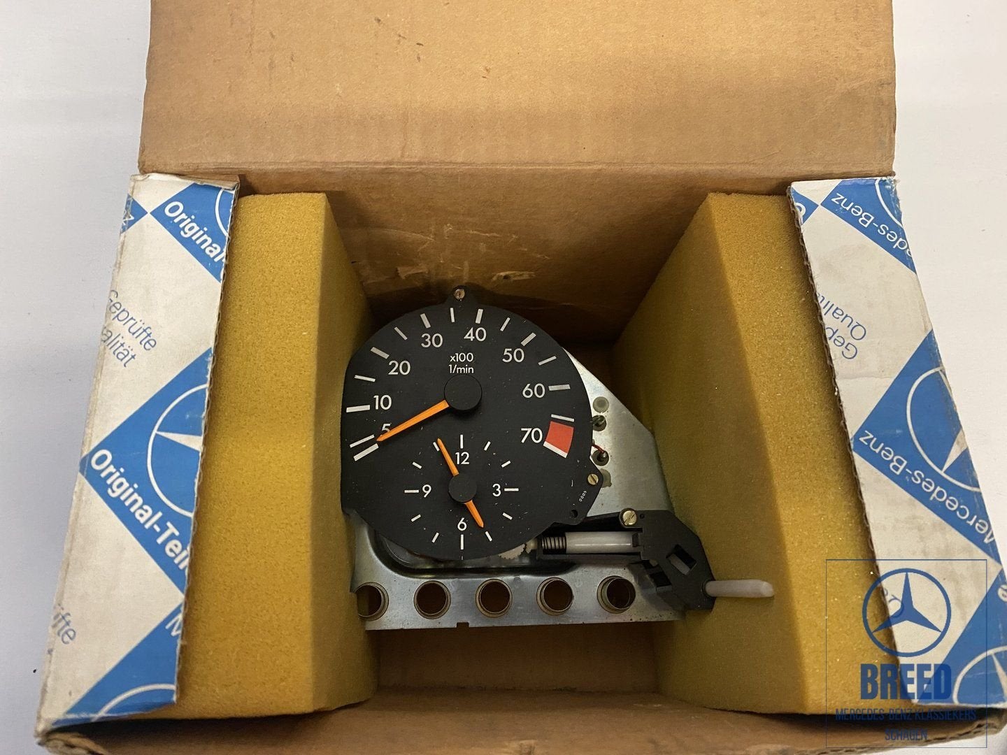 NOS toerenteller voor Mercedes-Benz W126 380SE 380SEL, Auto-onderdelen, Dashboard en Schakelaars, -, Nieuw, Ophalen of Verzenden