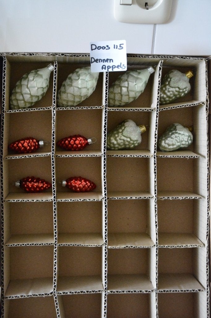 Dennenappels Doos 115, Diversen, Kerst, Ophalen of Verzenden, Zo goed als nieuw