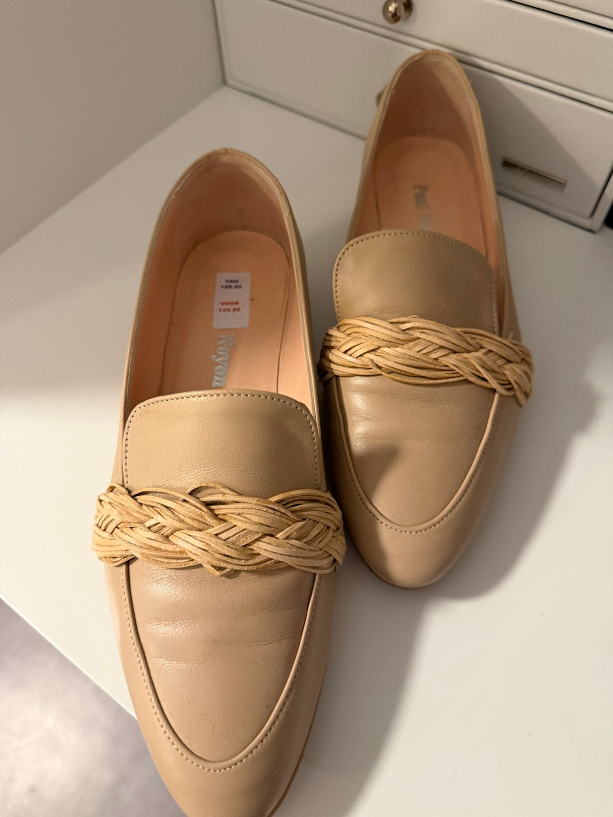 Paul Noyen  beige leren instappers met gevlochten detail, Ophalen of Verzenden, Zo goed als nieuw, Beige, Instappers
