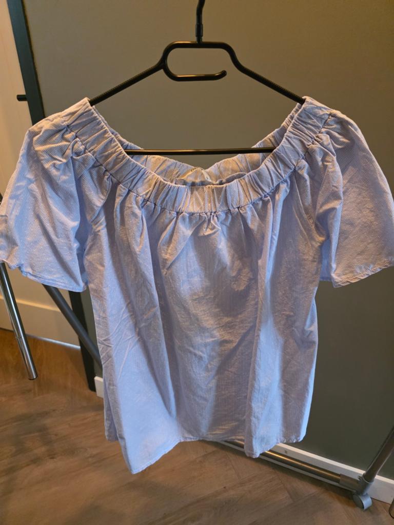 Zomerse top blauw wit gestreept met stippen off shoulder, Maat 38/40 (M), Only, Blauw, Ophalen of Verzenden