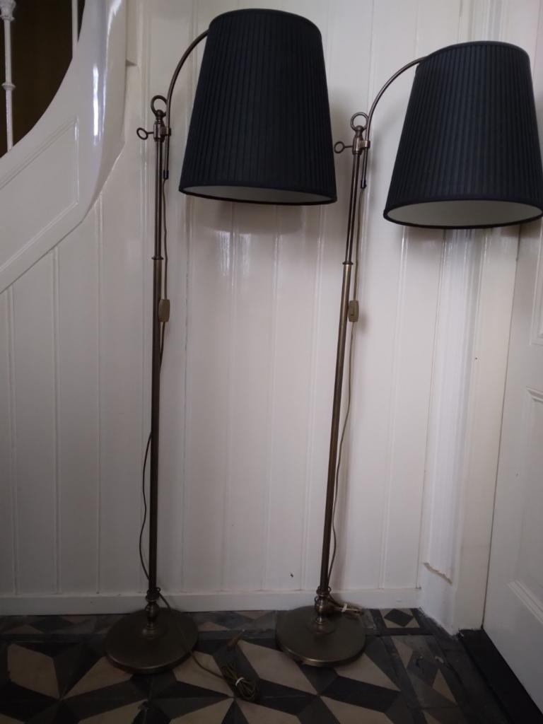 Set 2 dezelfde messing vloerlampen vintage leeslampen, Huis en Inrichting, Lampen | Vloerlampen, Vintage klassiek engelse stijl