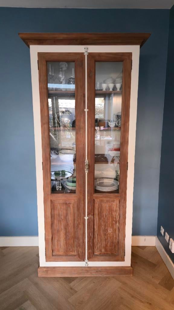 Mooie houten vitrinekast met glazen deuren, Glas, Landelijk, Klassiek, 150 tot 200 cm, 25 tot 50 cm