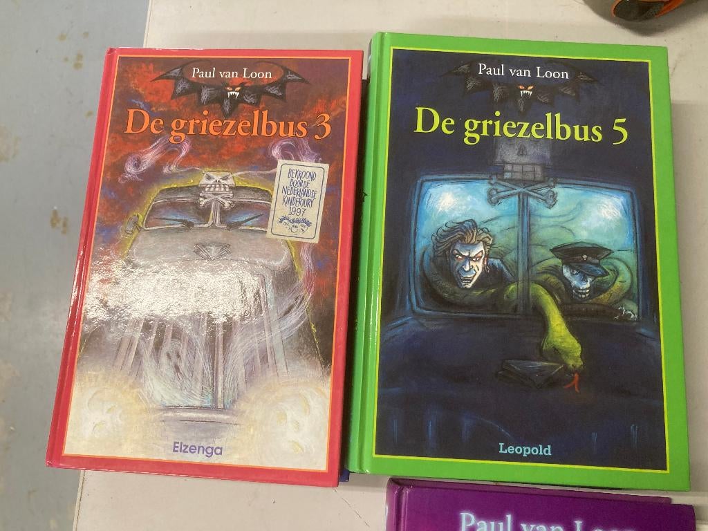 T.K. De Griezelbus deel 1 en 3 door Paul van Loon + DVD, Ophalen of Verzenden, Gelezen, Paul van Loon, Fictie algemeen