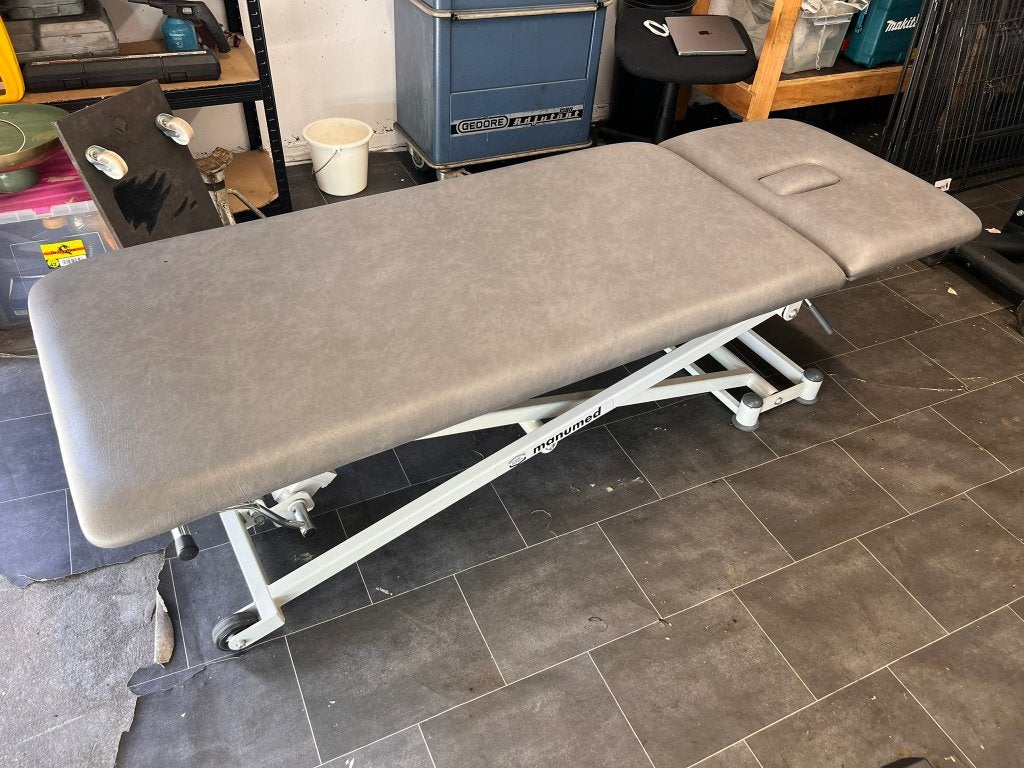 Professionele Enraf-Nonius Manumed Behandelbank (2-delig), Ophalen, Zo goed als nieuw, Massagetafel
