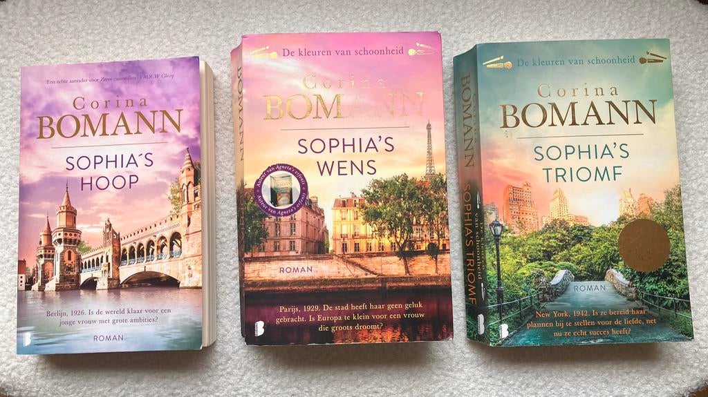 3 boeken  van Corina Bomann met 1 hoofdpersoon, Ophalen of Verzenden, Gelezen, Nederland