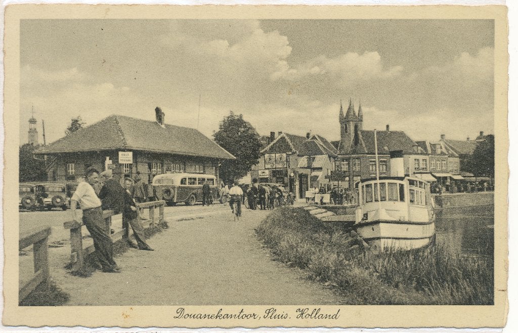 Sluis - Douanekantoor met Touringcar, Plezierboot, mensen, Ophalen of Verzenden, 1940 tot 1960, Gelopen, Zeeland