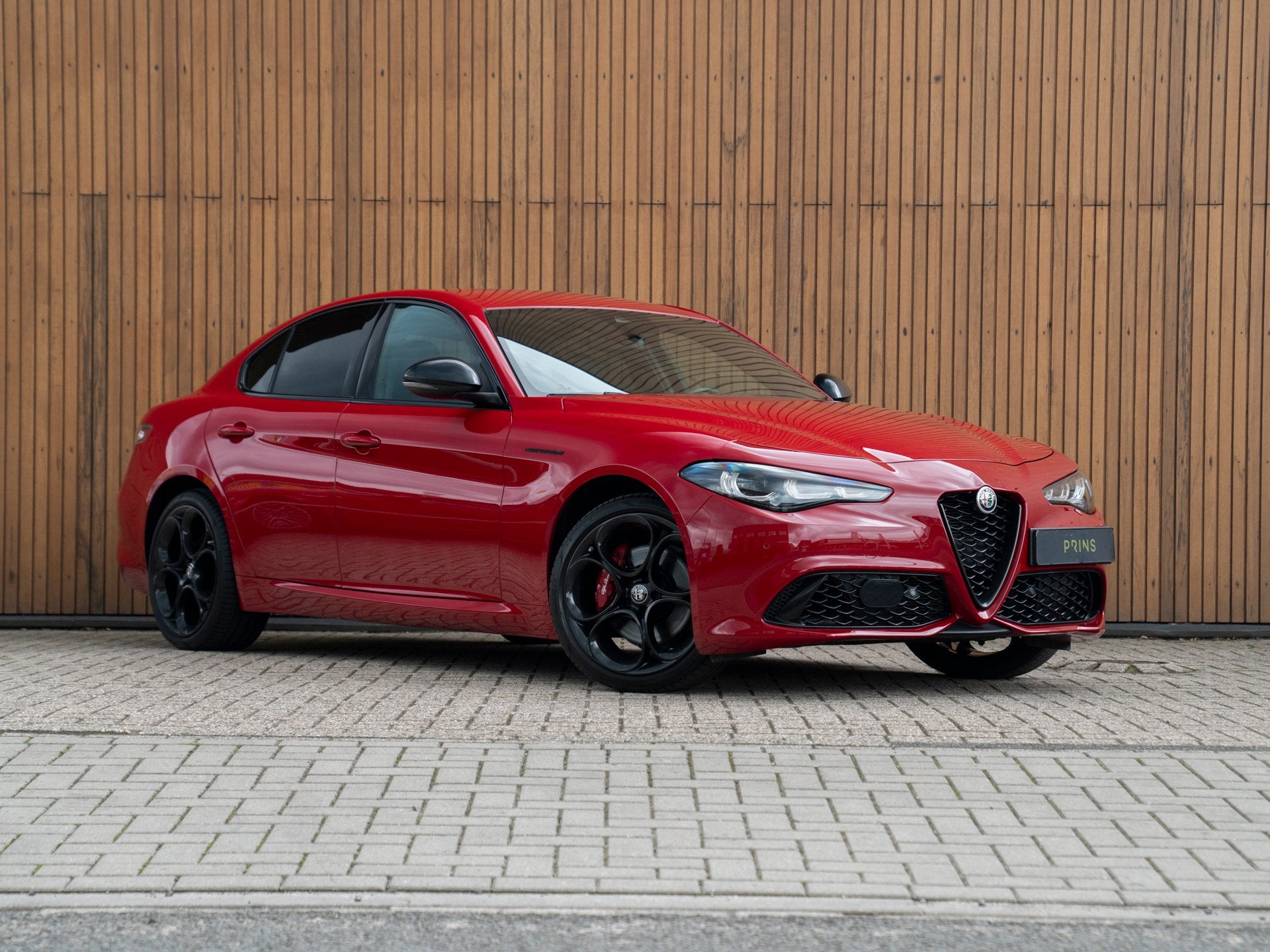 Alfa Romeo Giulia 2.0 T GME AWD Competizione | Harman/Kardon, Dealer onderhouden, Zwart, Bedrijf, Vierwielaandrijving