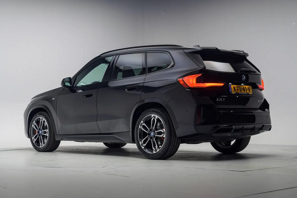 BMW iX1 eDrive 67 kwh M sport [ Navi Leder/ Alcantara Head-u, Automaat, 0 cilinders, Gebruikt, 750 kg