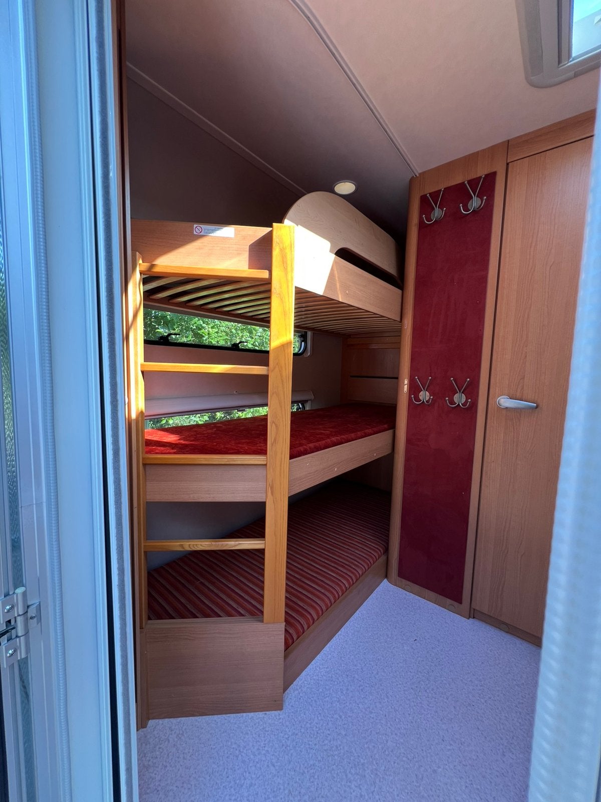 Knaus 500 QDK 3x Stapelbed | 2008 | Luifel | Fietsendrager, Stapelbed, Rondzit, Bedrijf, Meer dan 6