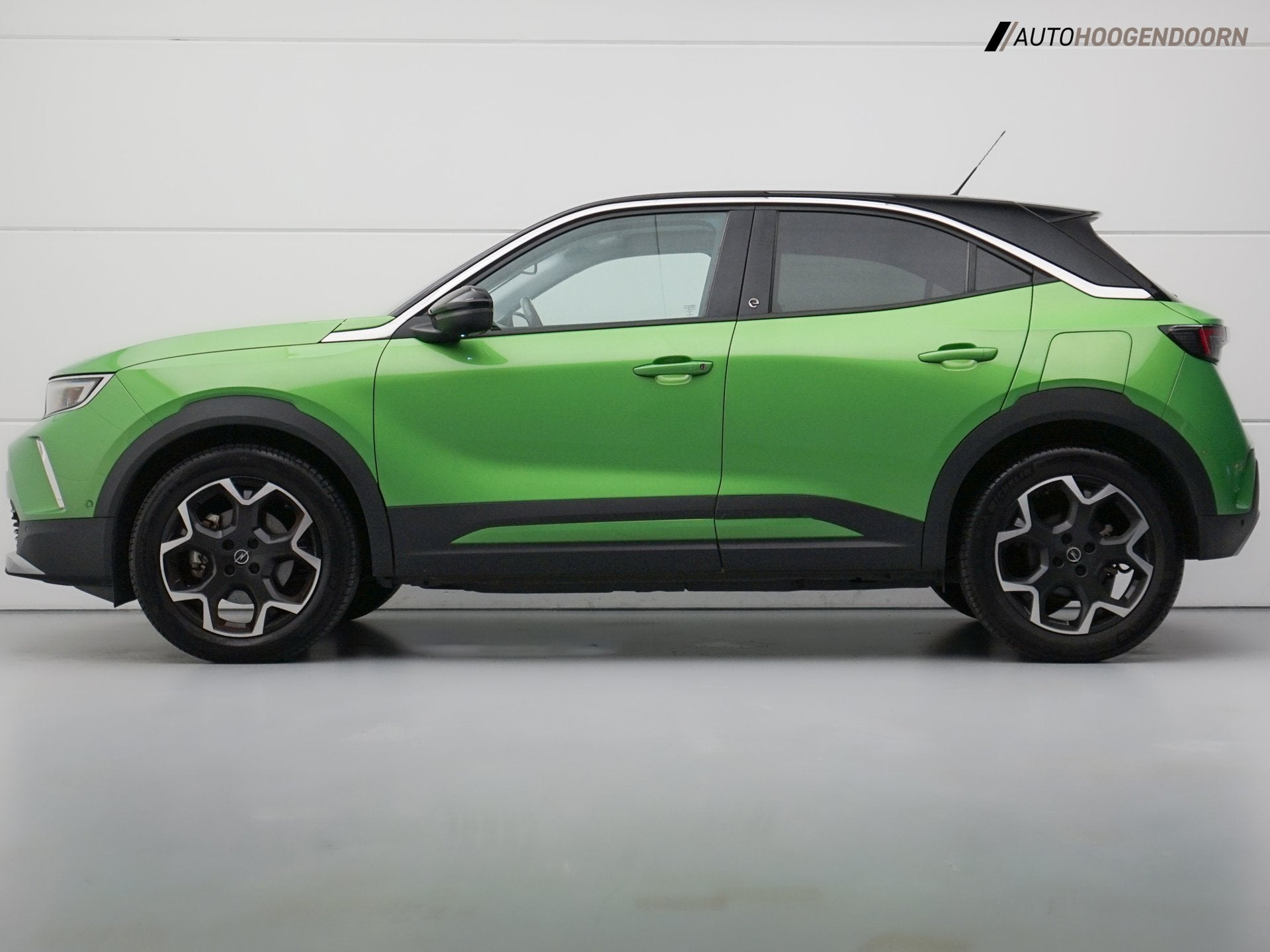 Opel Mokka-e Ultimate Sport 50-kWh (APPLE CARPLAY,STUUR-STOE, Auto's, 136 pk, Verwarmde buitenspiegels, Mokka-e, Alcantara