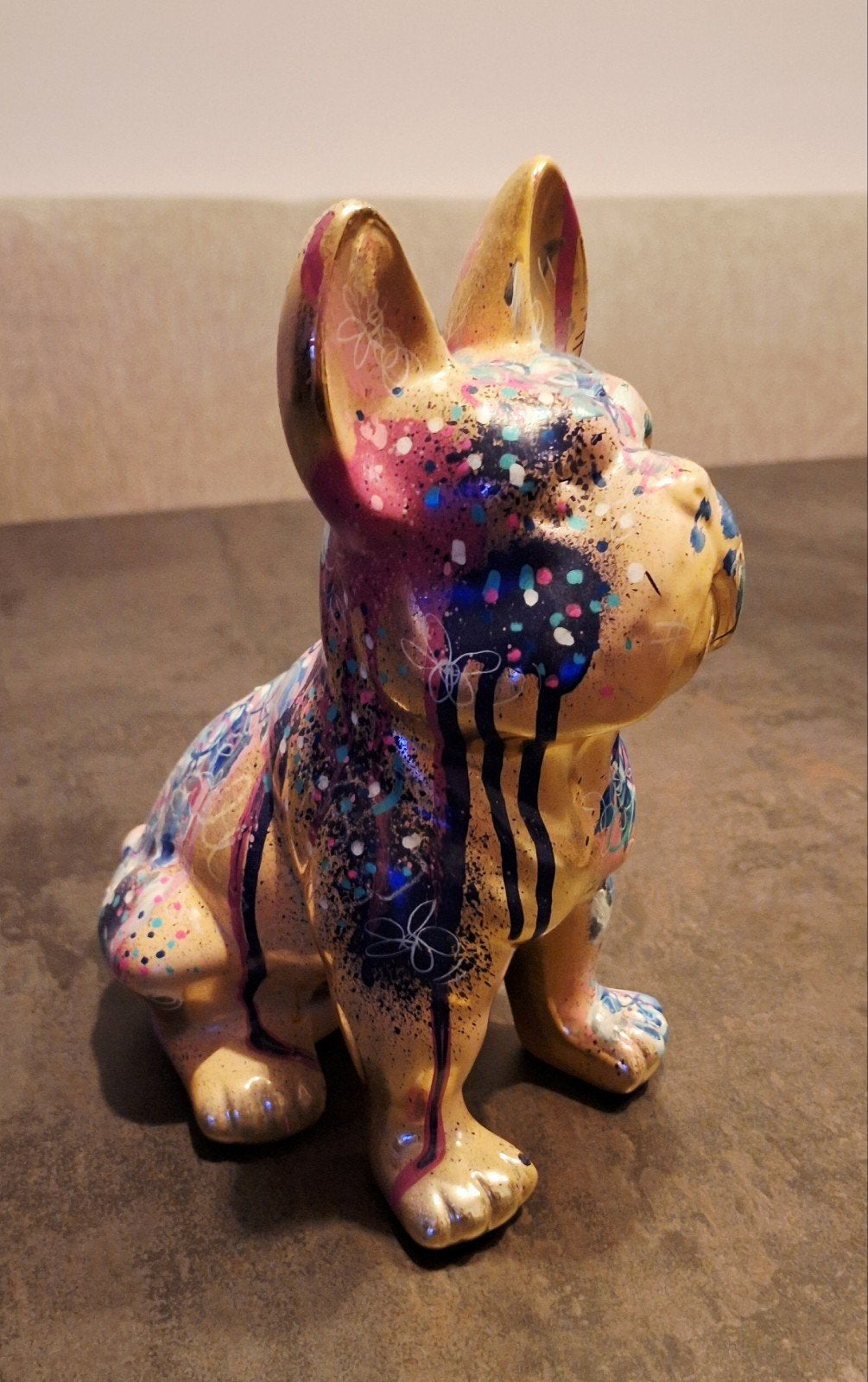 Unieke Franse Bulldog sculptuur Priscilla Vettese (PVettese, Ophalen of Verzenden, Zoogdier, 20 - 50 cm, Steen of Keramiek
