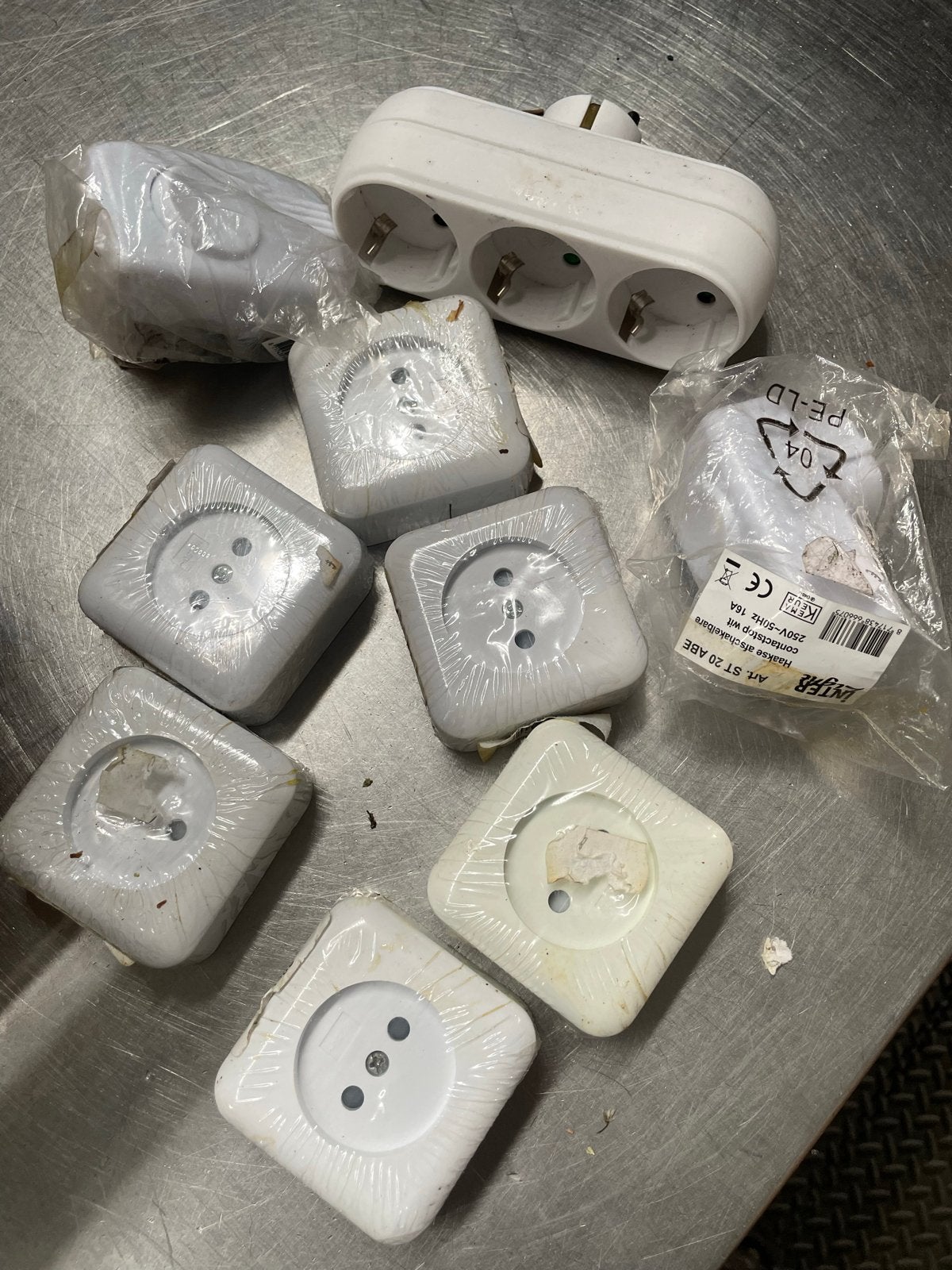 Diverse stopcontacten en stekkerdozen, Doe-het-zelf en Verbouw, Elektra en Kabels, Ophalen, Nieuw, Overige merken, Stopcontact