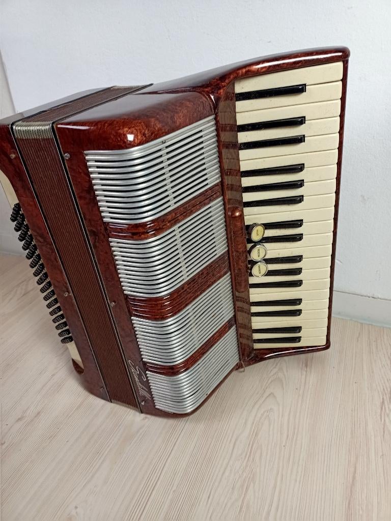 Scandalli accordeon, Muziek en Instrumenten, Accordeons, Ophalen, Gebruikt, Met koffer, Toetsaccordeon
