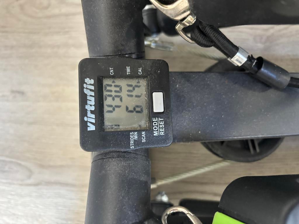 VirtuFit Stepper met Trainingscomputer en Weerstandsbanden, Ophalen, Stepapparaat, Zo goed als nieuw, Metaal