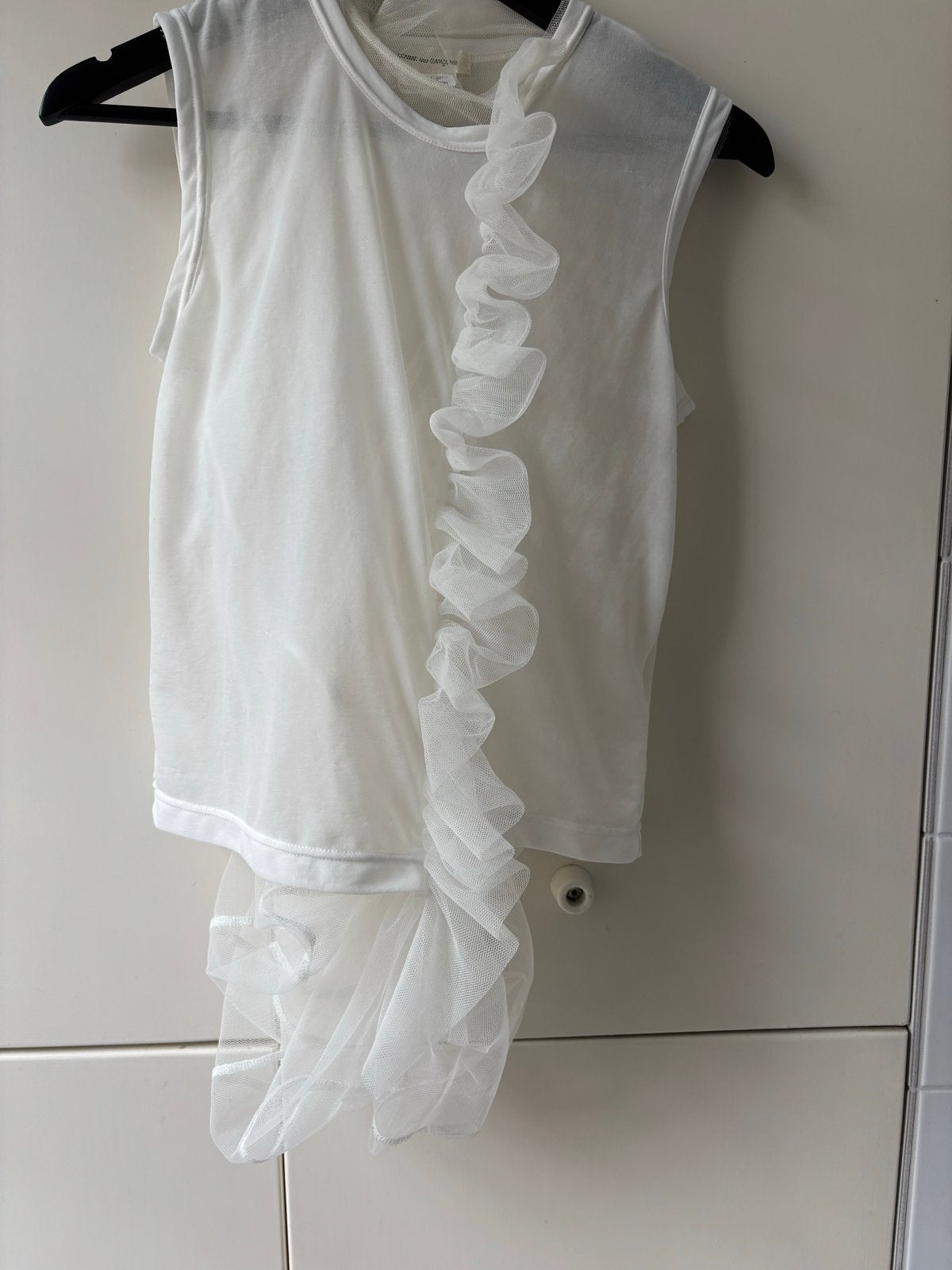 Comme des Garçons mouwloze top met ruches, Kleding | Dames, Maat 38/40 (M), Wit, Ophalen of Verzenden, Zo goed als nieuw