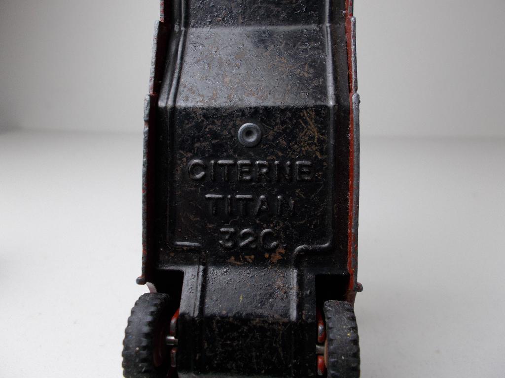 1954 Dinky Toys 32C PANHARD CITERNE TITAN "ESSO" TANKER., Ophalen of Verzenden, Gebruikt, Bus of Vrachtwagen, Dinky Toys