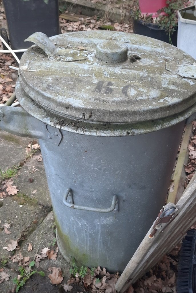 Zinken vuilnisbak nu ophalen, Ophalen, Overige materialen, Gebruikt, 40 liter of meer