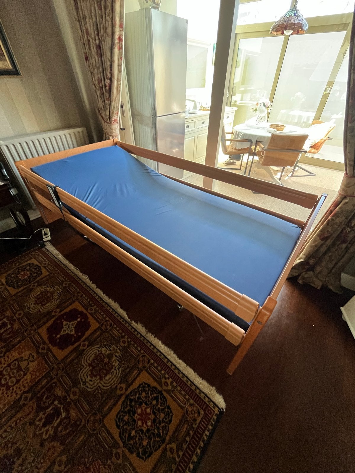 seniorenbed / hoog-laag bed, Huis en Inrichting, Slaapkamer | Bedden, Ophalen, Verstelbaar, 90 cm, Eenpersoons