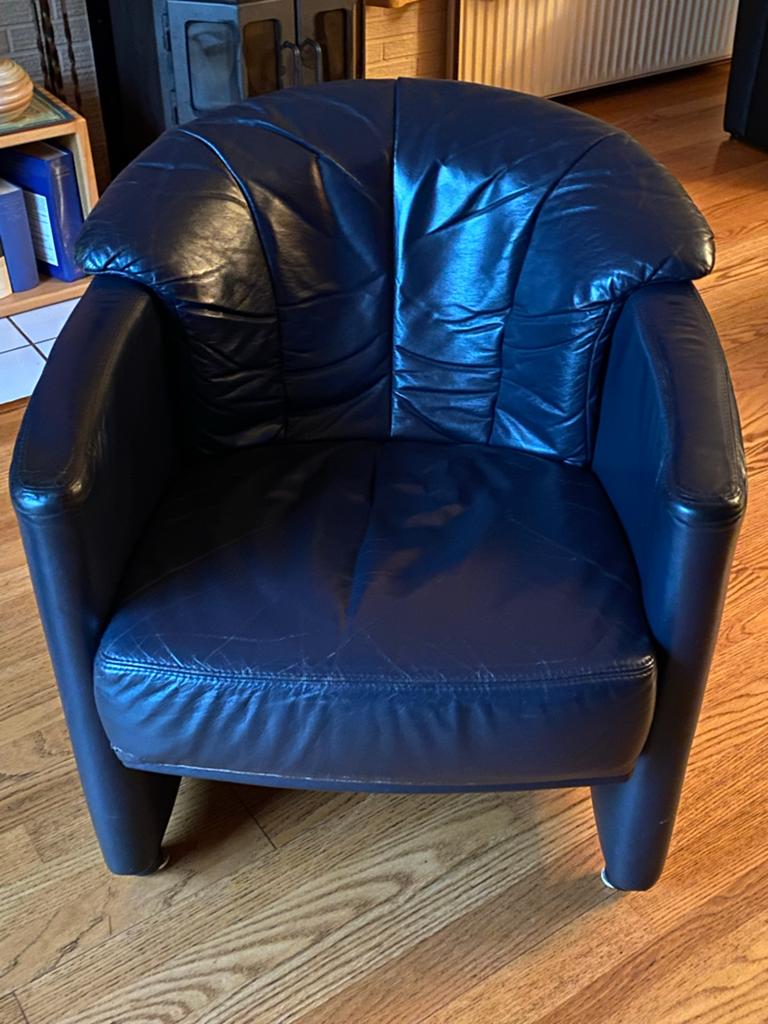 Tijdloze en comfortabele blauwe leren fauteuil, Huis en Inrichting, Fauteuils, Ophalen, Gebruikt, Leer, 75 tot 100 cm