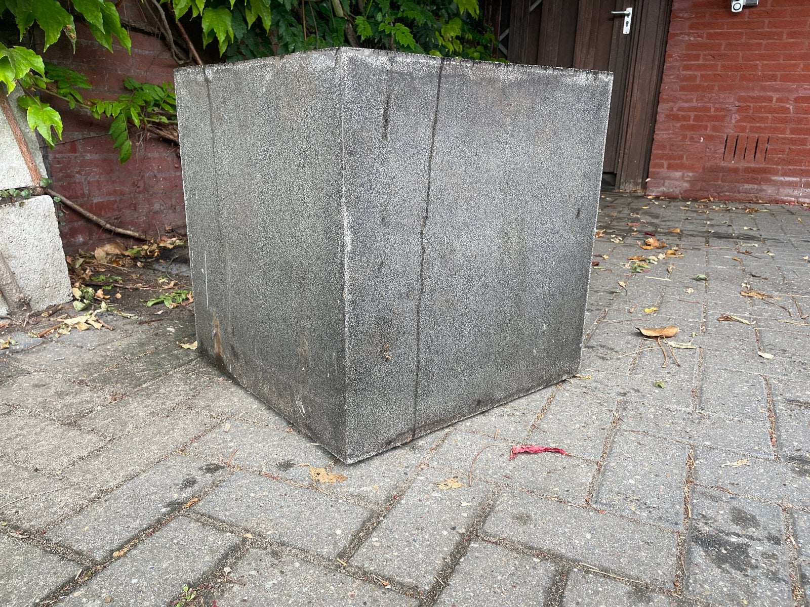Grote plantenbak van kunststof/gemalen steentjes, Tuin en Terras, Bloembakken en Plantenbakken, Kunststof, Gebruikt, Vierkant