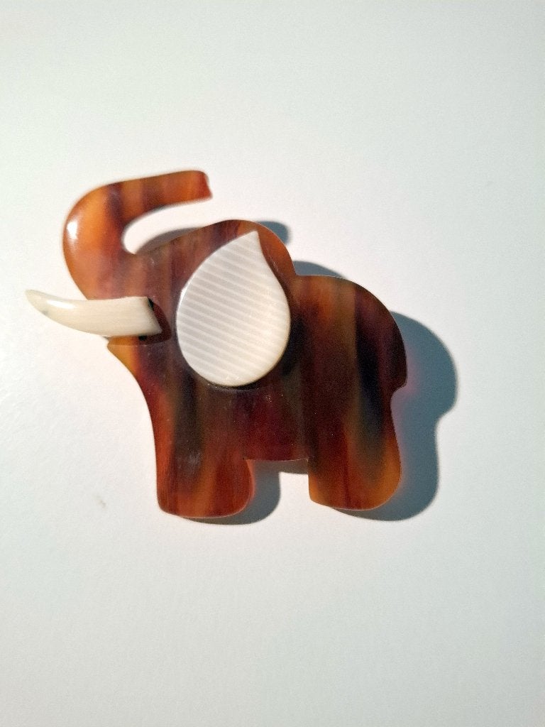 Prachtige broche Lea Stein Olifant, Sieraden, Tassen en Uiterlijk, Overige materialen, 4 tot 7 cm, Gebruikt, Bruin
